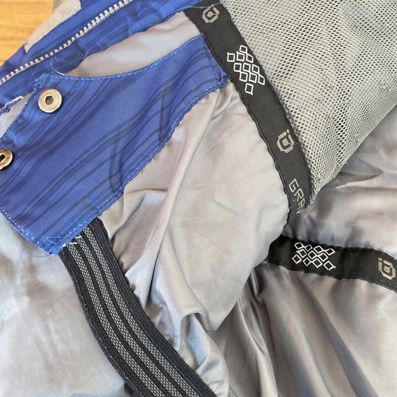 Gravity winter ski jacket in size small. Very pretty dark blue color. - Picture 6 of 13